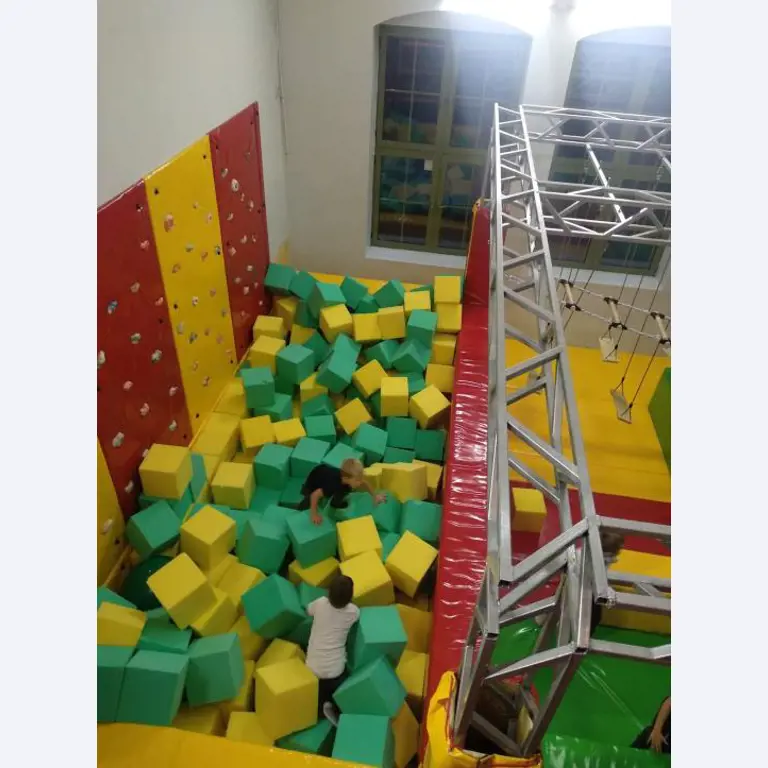 Construcción en bastidor de un parque infantil cubierto con accesorios, Monkey Grove, pista Ninja, "esponjas" de juegos blandos-5